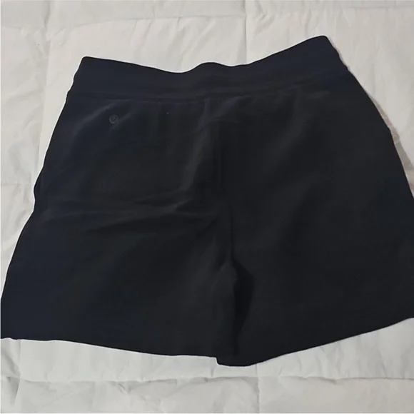 Lululemon Black Scuba High Rise Shorts Sz 8 Has Pockets 5”length - Picture 6 of 9